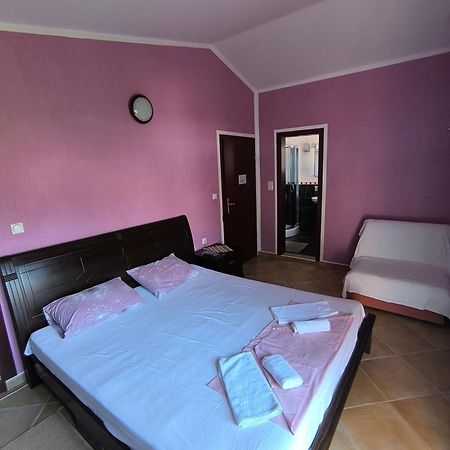 Guesthouse Lautasevic Petrovac Ngoại thất bức ảnh