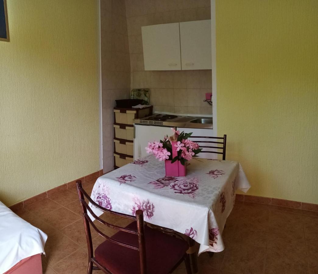 Guesthouse Lautasevic Petrovac Ngoại thất bức ảnh