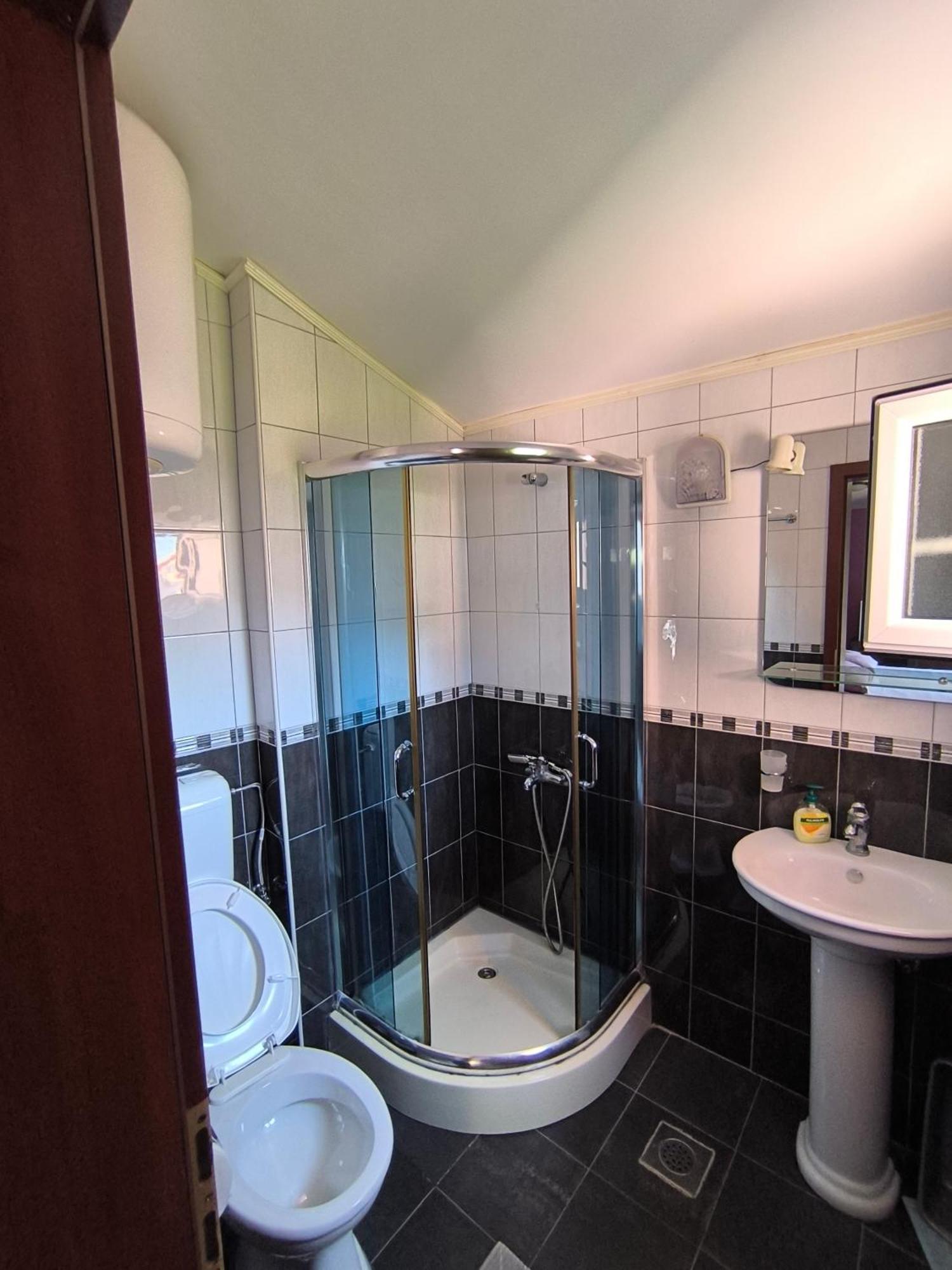 Guesthouse Lautasevic Petrovac Ngoại thất bức ảnh