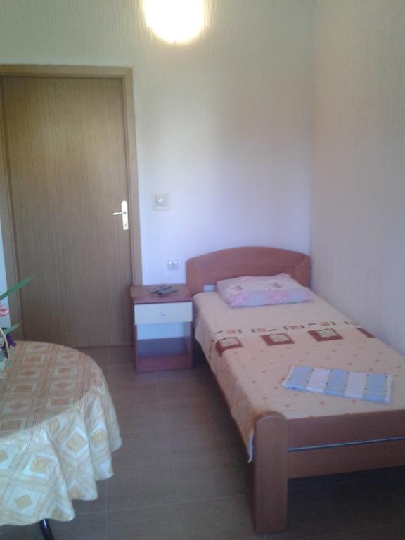Guesthouse Lautasevic Petrovac Ngoại thất bức ảnh