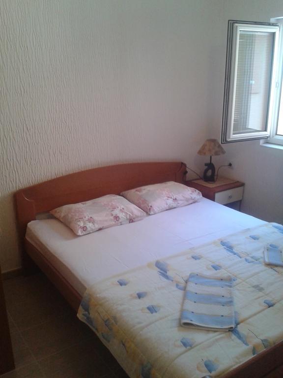 Guesthouse Lautasevic Petrovac Ngoại thất bức ảnh