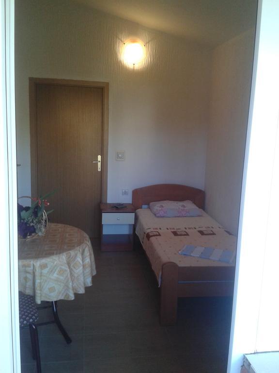 Guesthouse Lautasevic Petrovac Ngoại thất bức ảnh