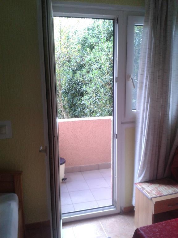 Guesthouse Lautasevic Petrovac Ngoại thất bức ảnh