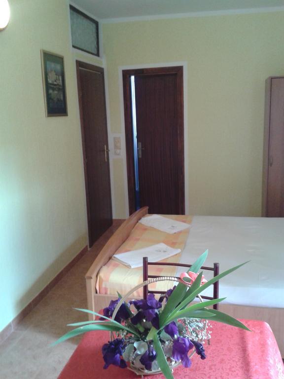 Guesthouse Lautasevic Petrovac Ngoại thất bức ảnh