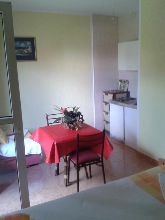 Guesthouse Lautasevic Petrovac Ngoại thất bức ảnh