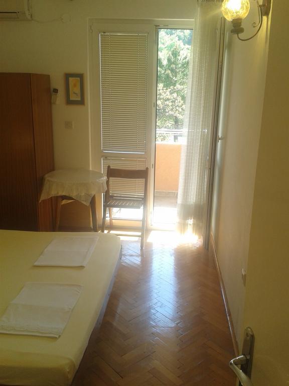 Guesthouse Lautasevic Petrovac Ngoại thất bức ảnh