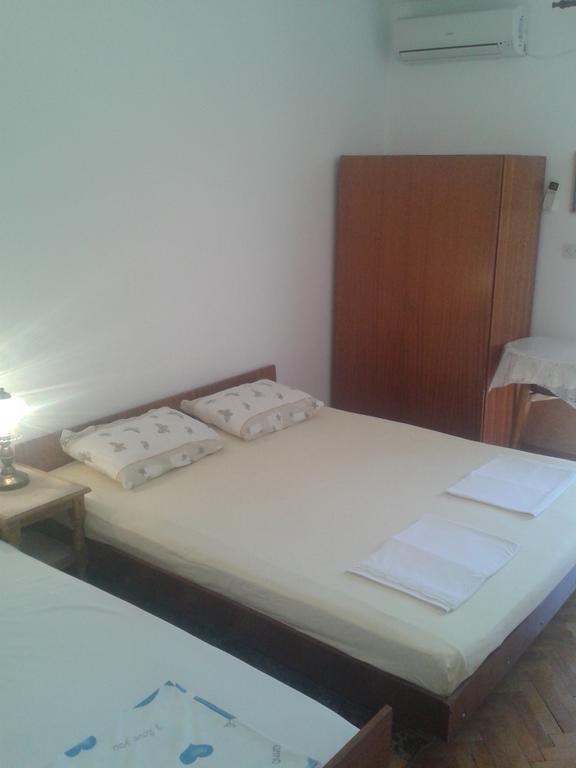 Guesthouse Lautasevic Petrovac Ngoại thất bức ảnh