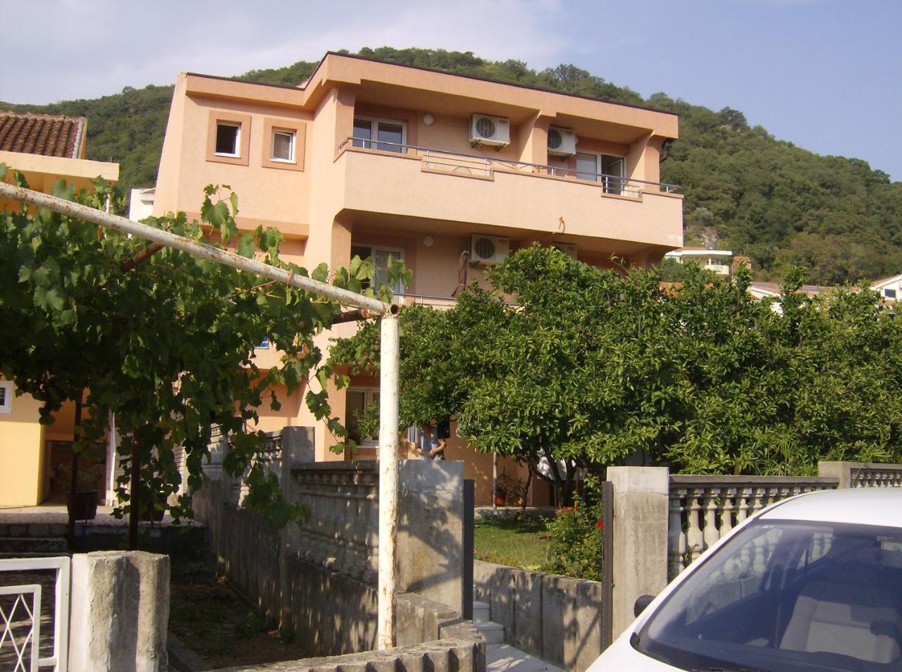 Guesthouse Lautasevic Petrovac Ngoại thất bức ảnh